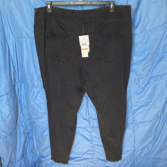 Ruby rd pant Tencel blend raw hem pull on ankle pant size 3X - Picture 15 of 17